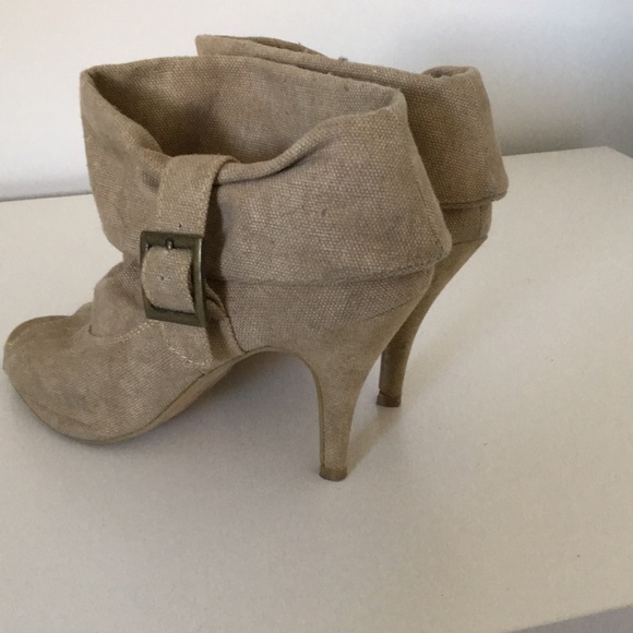 Aldo Canvas opened toe heels - Picture 4 of 5